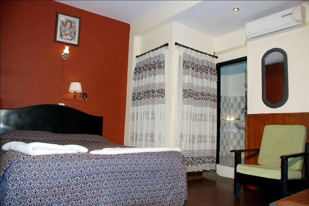 Peak Point Hotel Kathmandu 2*,